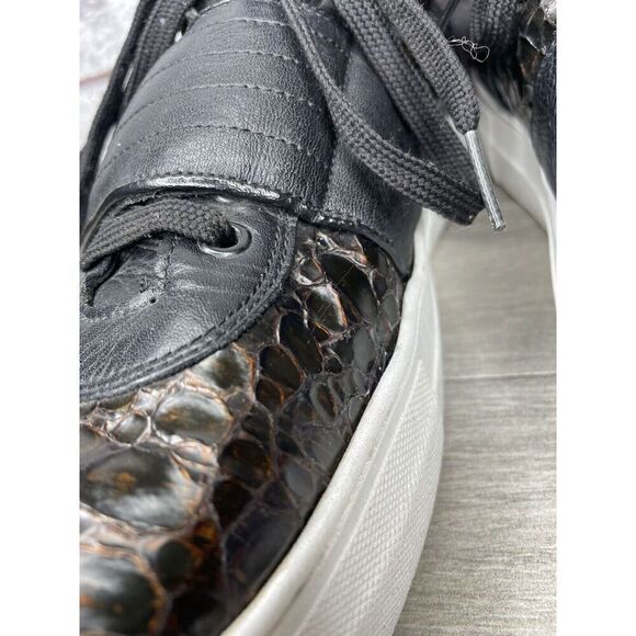 Athletic_Shoes